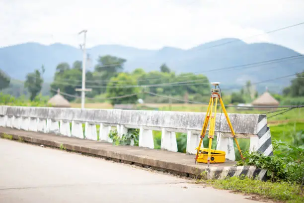 Dispositivos GNSS para ingeniería de puentes y carreteras